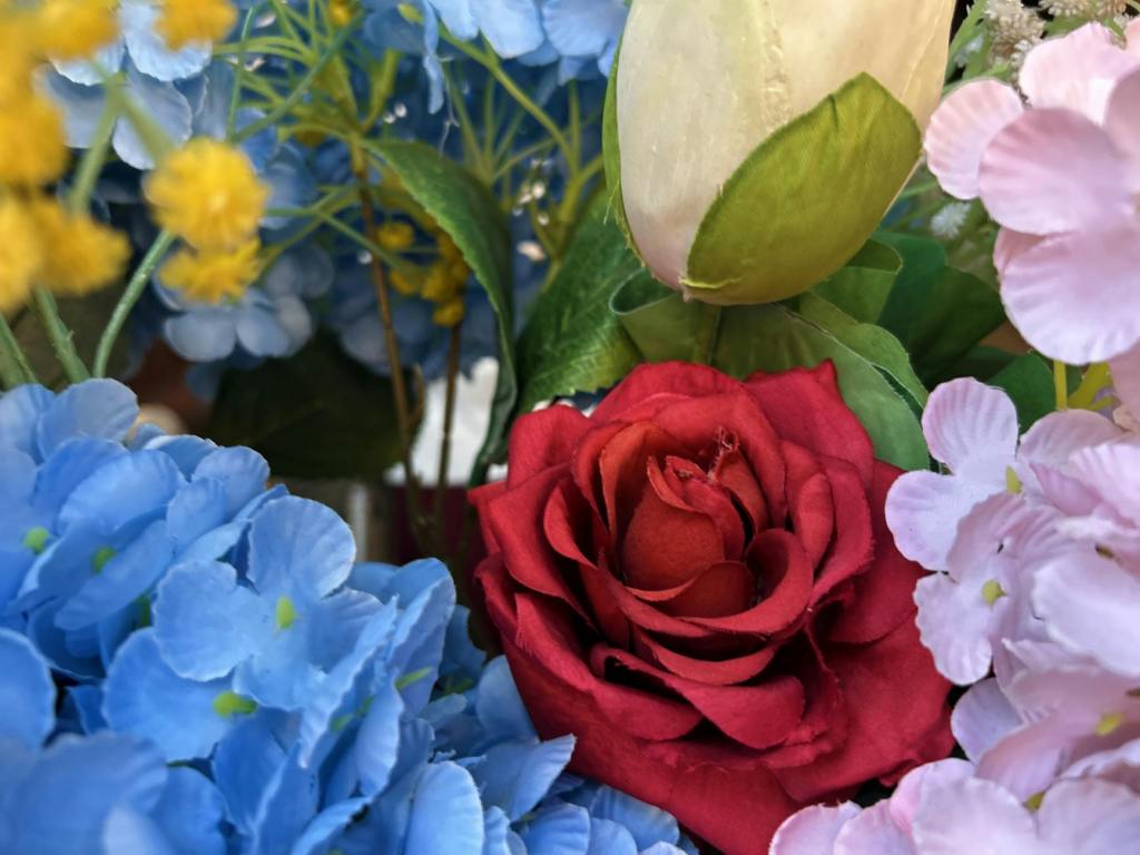 Onlar da tepelerine çöken her belânın ardından Mûsâ’ya&nbsp;gelip